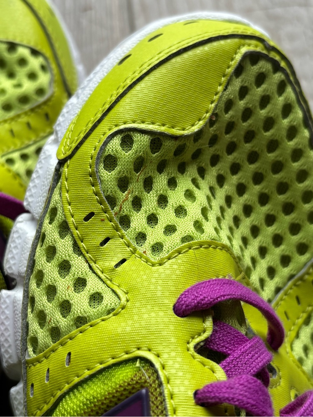 New Balance 750 v1 Women's Neon Yellow & Magenta Athletic Shoes - Picture 8 of 8